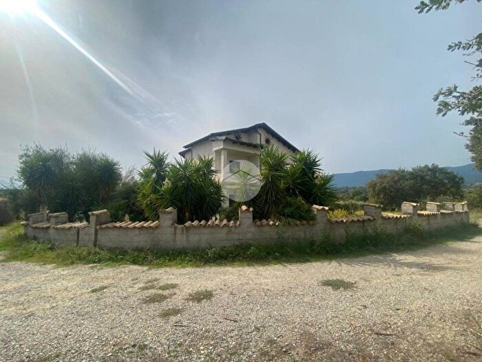 Casa con 6 locali in vendita in Via Serra Lipari, Montalto Uffugo