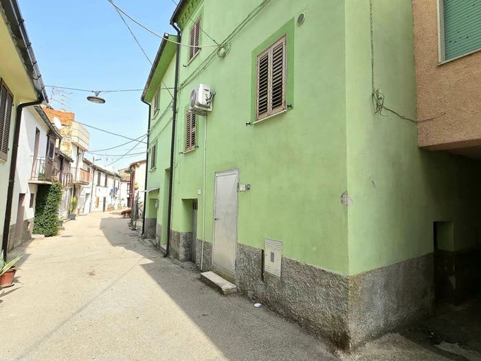 Casa con 5 locali in vendita in Via Adua, Piancarani, Campli