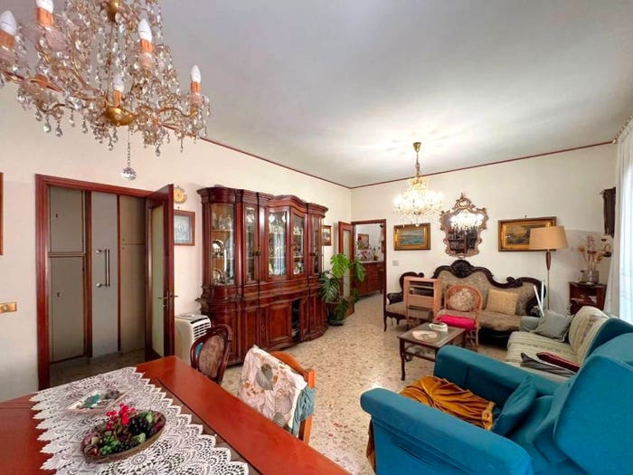 Appartamento quadrilocale in vendita in Via San Giacomo dei Capri, Arenella, Napoli