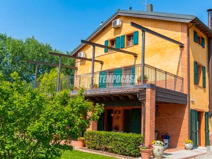 Casa con 6 locali in vendita in Stradello Ponte Ghiotto, Portile Paganine, Modena
