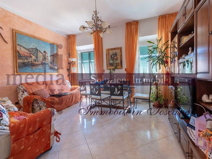 Appartamento con 6 locali in vendita in Piazza della Vittoria, Attias Marconi, Livorno
