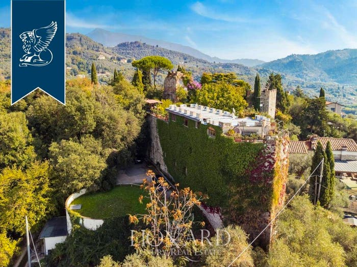 Casa con 6 locali in vendita in Camaiore Paese, Camaiore