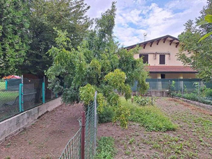 Casa con 6 locali in vendita in Codevigo
