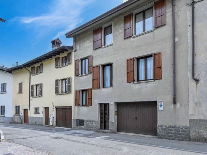 Casa con 5 locali in vendita in via Cesare Battisti, Casnigo