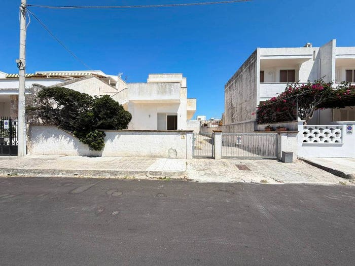Casa con 6 locali in vendita in Via Palmiro Togliatti, Torre Dell'orso, Melendugno