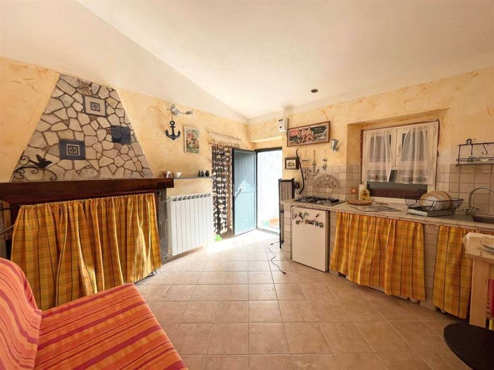 Casa bilocale in vendita in Fosdinovo