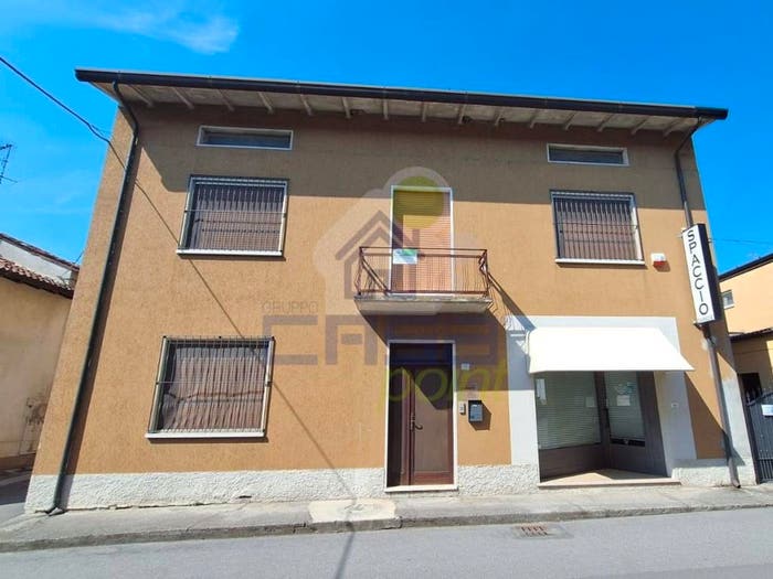 Casa con 6 locali in vendita in Via Lusignolo n A, Bassano Bresciano