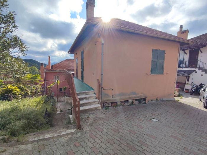 Appartamento quadrilocale in vendita in Via Agli Orti, Sanda, Celle Ligure