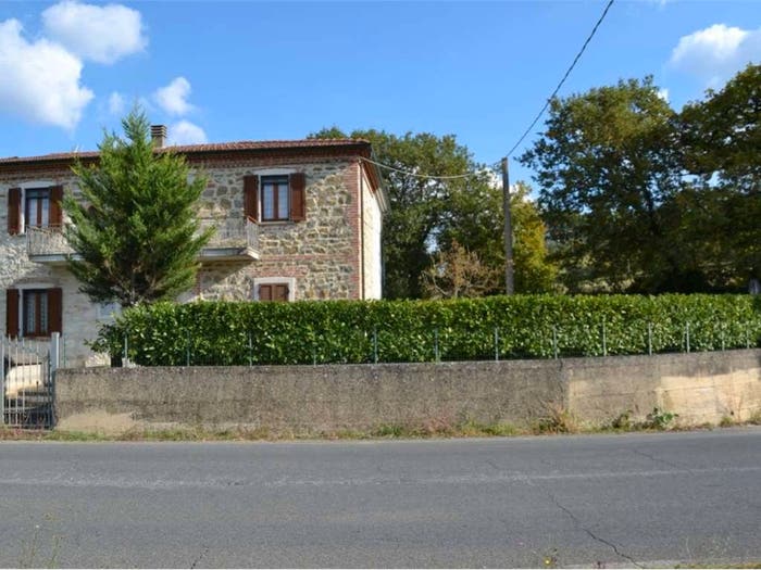 Casa con 6 locali in vendita in Lucignano