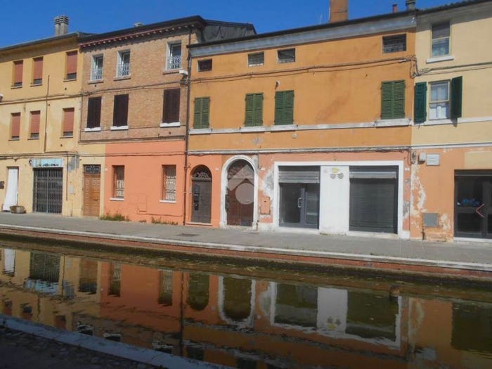 Appartamento trilocale in vendita in Via Cavour, Comacchio Città, Comacchio