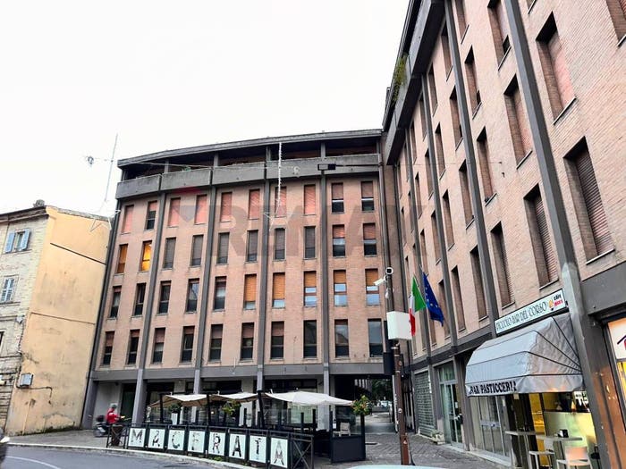 Appartamento con 6 locali in vendita in Centro, Macerata