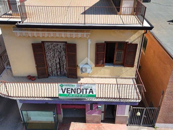 Casa trilocale in vendita in Via Luigi Einaudi, Trescine, Cervinara