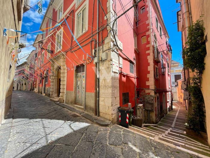 Appartamento con 6 locali in vendita in Via Michelangelo Ziccardi, Centro Storico, Campobasso