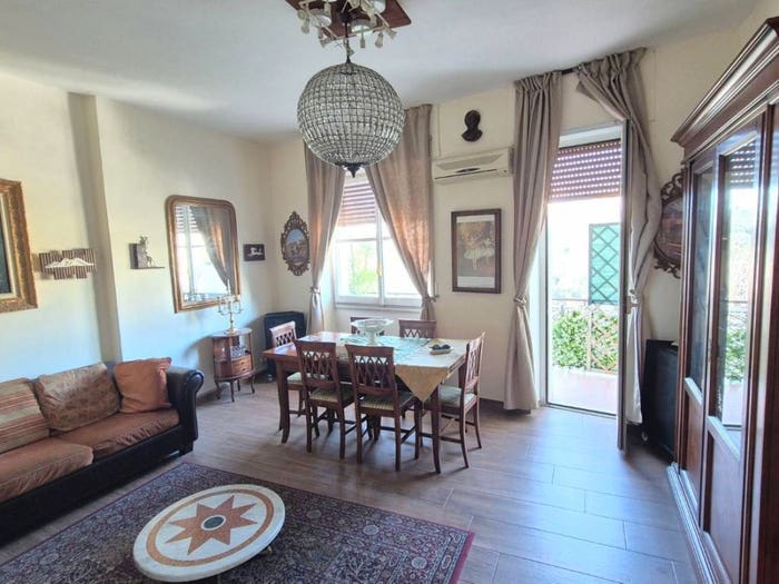 Appartamento quadrilocale in vendita in Via Terenzio, Fuorigrotta, Napoli