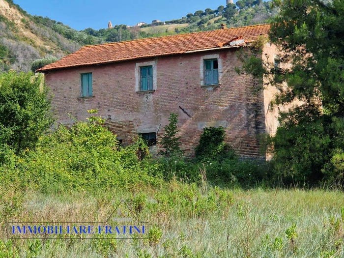Casa con 6 locali in vendita in Contrada Piane Tronto, Controguerra