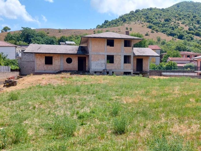 Casa con 6 locali in vendita in Via Santa Barbara, Centro, Capistrello