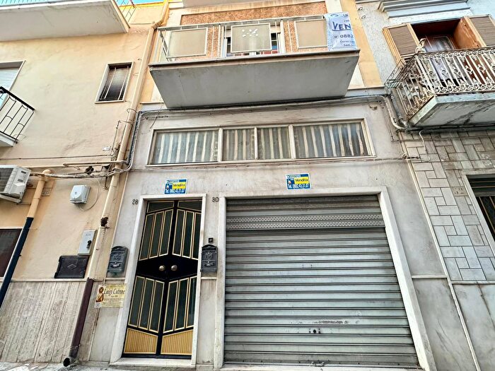 Casa con 6 locali in vendita in Via Fioritti, Apricena