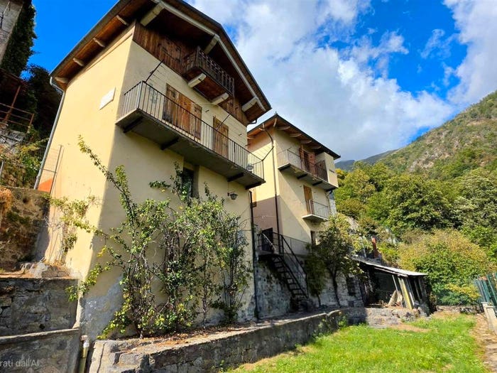 Casa con 6 locali in vendita in Frazione Sassaia, Campiglia Cervo