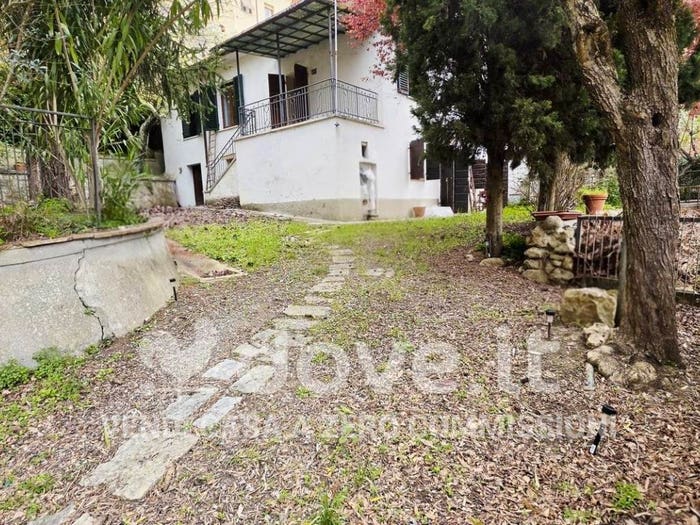 Casa con 6 locali in vendita in Viale della Libertà, Centro, Chianciano Terme