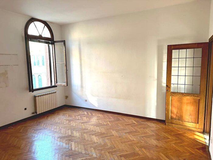 Appartamento con 5 locali in vendita in Calle Franco Passarella, Sant'Elena, Venezia