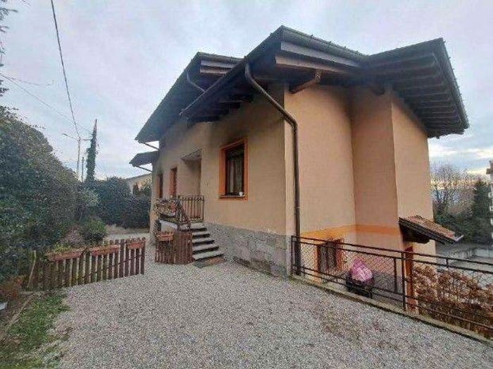 Appartamento in vendita in Via Battisti, Gemonio