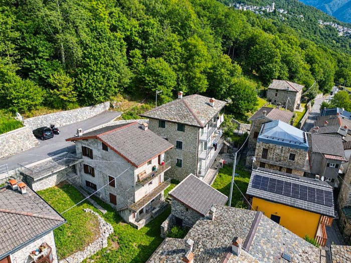 Casa con 6 locali in vendita in Frazione Naguarido, Civo