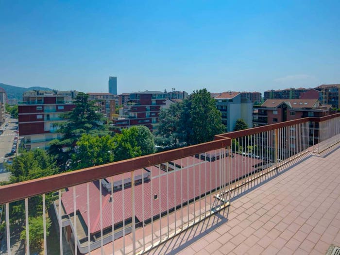 Casa con 6 locali in vendita in Via Asuncion, Lingotto, Torino