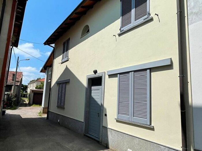 Casa quadrilocale in vendita in Corso Aprile, Centro, Arluno