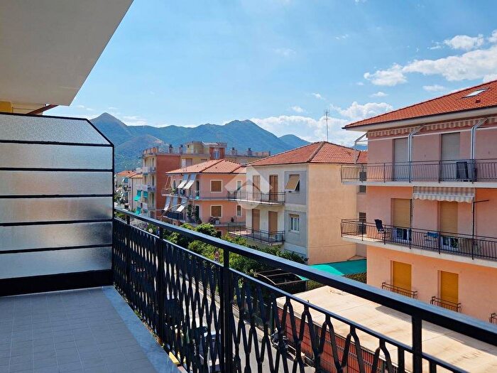 Appartamento bilocale in vendita in Via Dante Alighieri, Centro, Loano