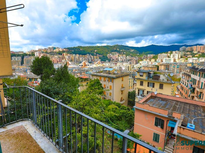 Appartamento trilocale in vendita in Via Giacomo Biga, Marassi, Genova