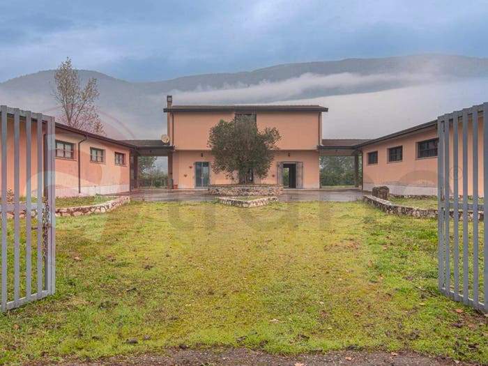 Casa con 6 locali in vendita in Via Capodacqua, Centro, Castrocielo