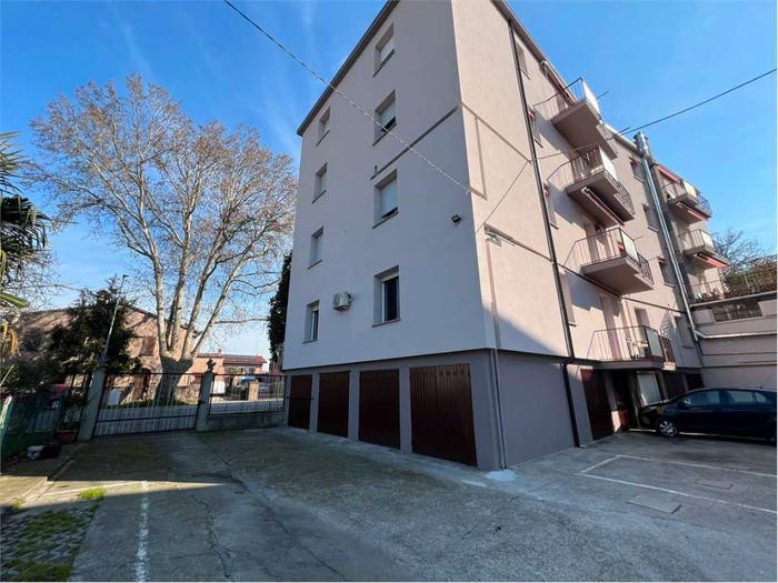 Appartamento con 6 locali in vendita in Via del Naviglio A, Via Pomposa, Ferrara