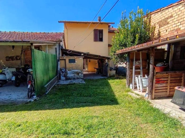 Casa quadrilocale in vendita in Via Romana, Cinque Vie, Massa