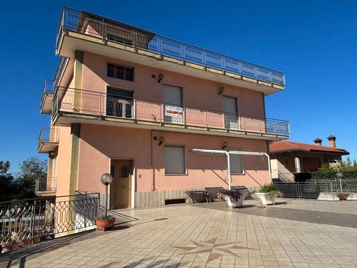 Casa con 6 locali in vendita in Via della Solidarietà, Apice