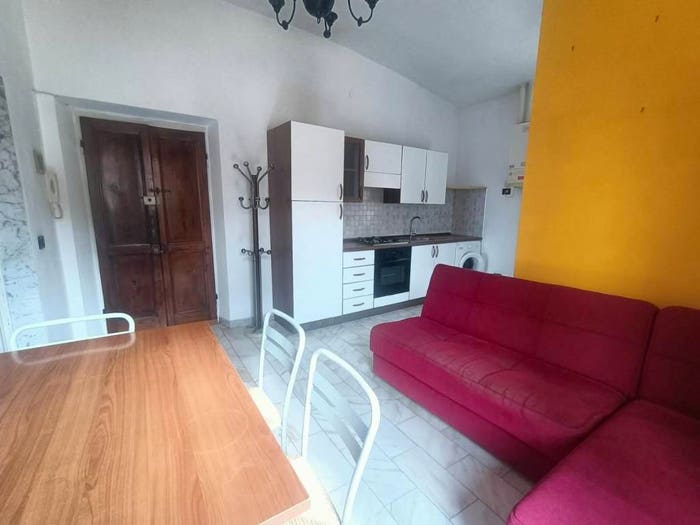 Appartamento con 6 locali in vendita in Via Gino Menconi, Avenza, Carrara