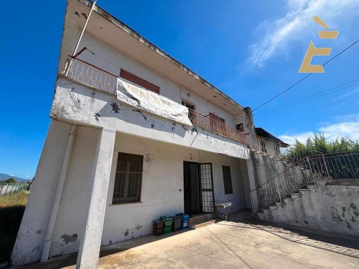 Casa con 5 locali in vendita in Via Enna, Semicentro, Aprilia