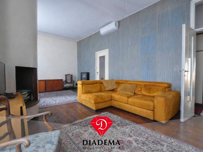 Appartamento con 6 locali in vendita in Via Giuseppe Castelli, Centro, Gallarate