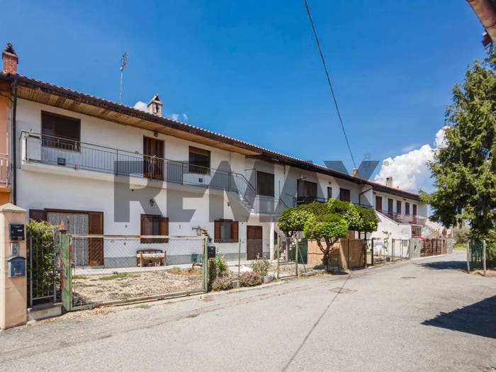 Casa con 6 locali in vendita in Via Cappella, Piossasco
