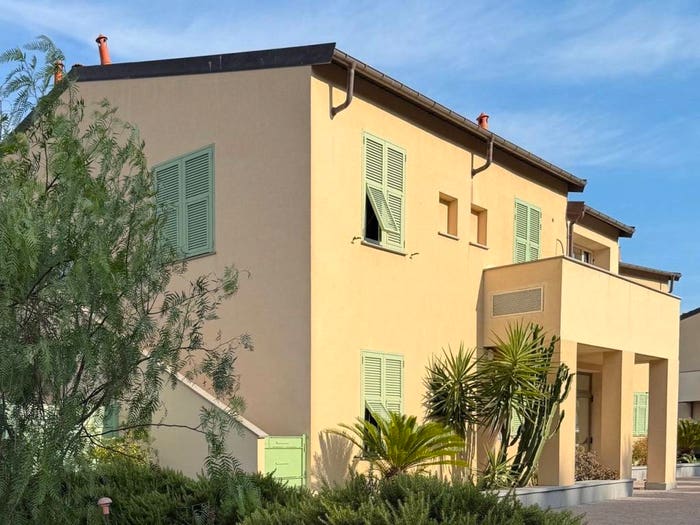 Appartamento trilocale in vendita in Salita Pino Grosso, Porto Maurizio, Imperia