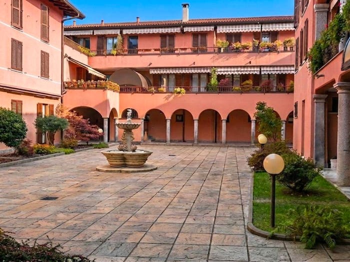 Appartamento bilocale in vendita in Via Camillo Benso di Cavour, Centro, Gavirate