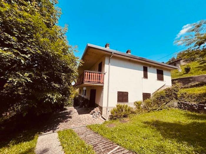 Casa quadrilocale in vendita in Via Gavazzuolo, Abbazia, Albino