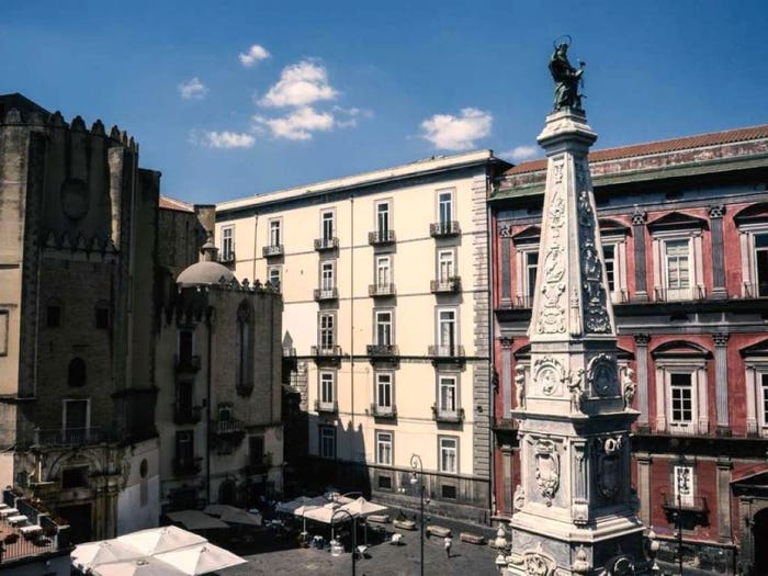 Appartamento con 6 locali in vendita in via BENEDETTO CROCE, Centro Storico, Napoli