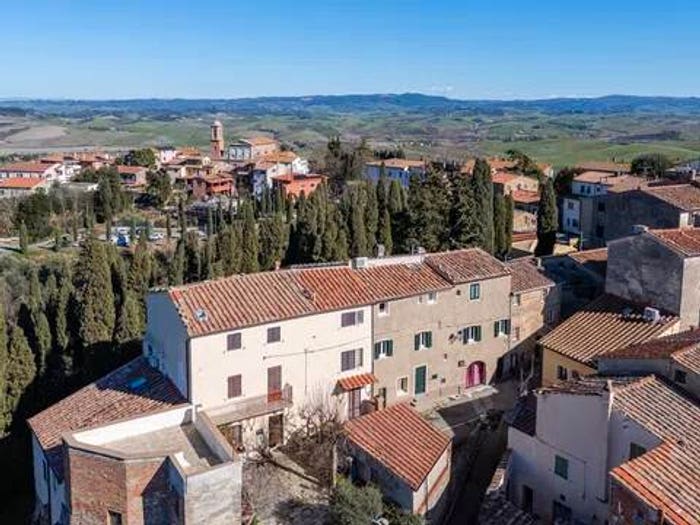 Appartamento con 6 locali in vendita in Piazzetta Di Castello, Centro, Lajatico