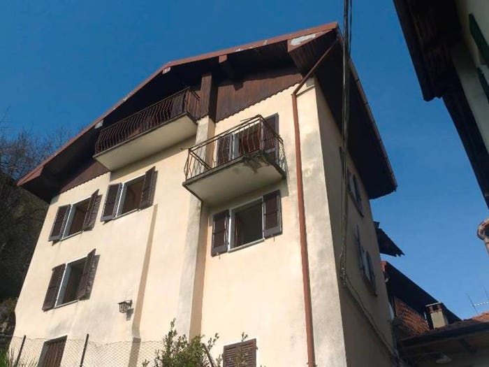 Casa con 6 locali in vendita in Via Zucca, Centro, Arola