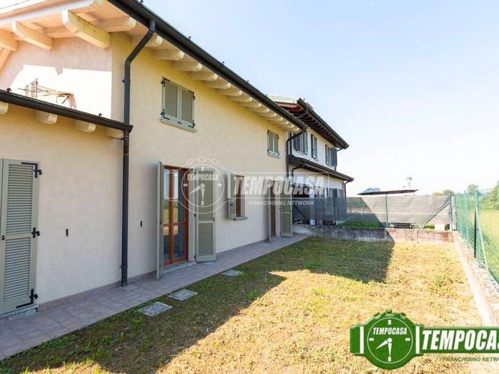 Casa con 5 locali in vendita in Via Francesco Petrarca, Centro, Fiesco