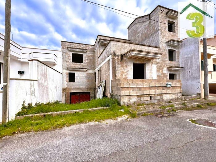 Casa con 6 locali in vendita in Via Pietro Levi, Centro, Alessano