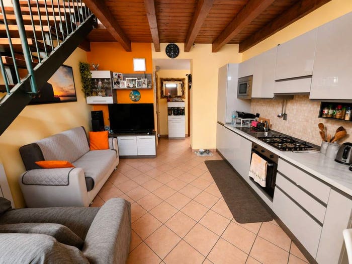 Appartamento trilocale in vendita in Viale Giuseppe Mazzini, Abbiategrasso