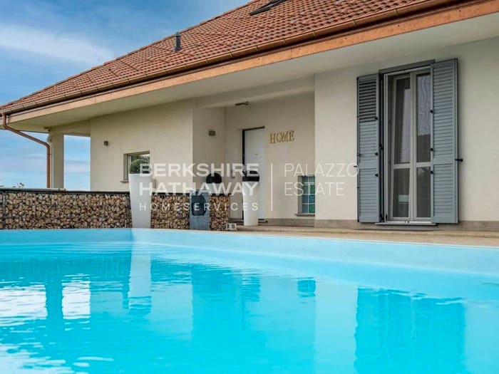 Casa con 6 locali in vendita in Pombia