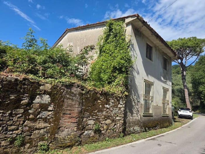 Casa con 6 locali in vendita in V di Mastiano e Gugliano, Ponte a Moriano, Lucca