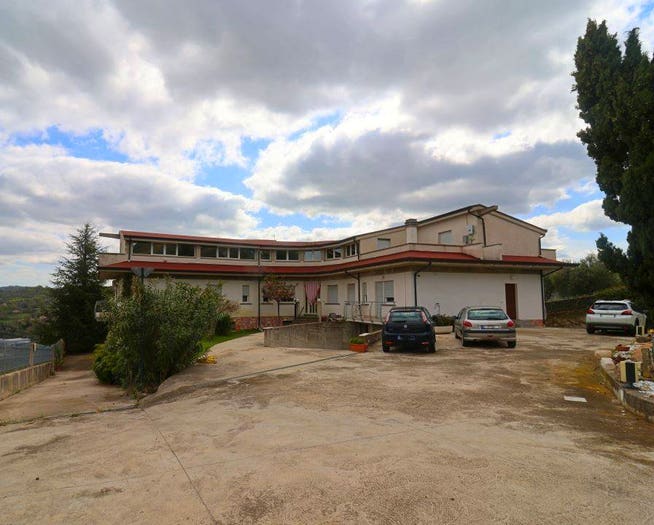Casa con 6 locali in vendita in Fara Filiorum Petri